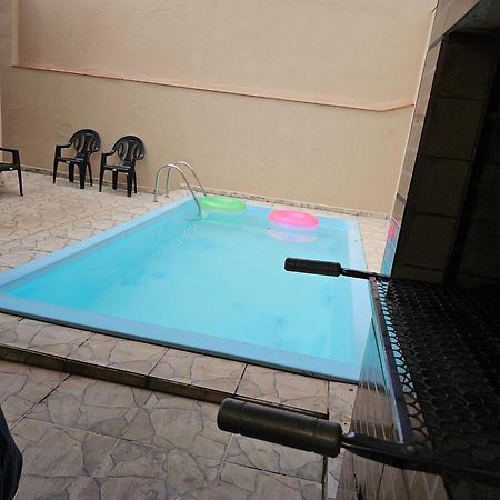 Casa Maravilhosa E Ampla Pe Na Areia Com Piscina, Area Gourmet Com Churrasqueira Em Deck Coberto Frente A Piscina, 4 Quartos Confortaveis E Espacosos, Sendo 2 Suites, Cozinha Americana E Sala De Jantar, Ampla Garagem Para 6 Carros - Mercado Na Rua Da Praia Grande  Bagian luar foto