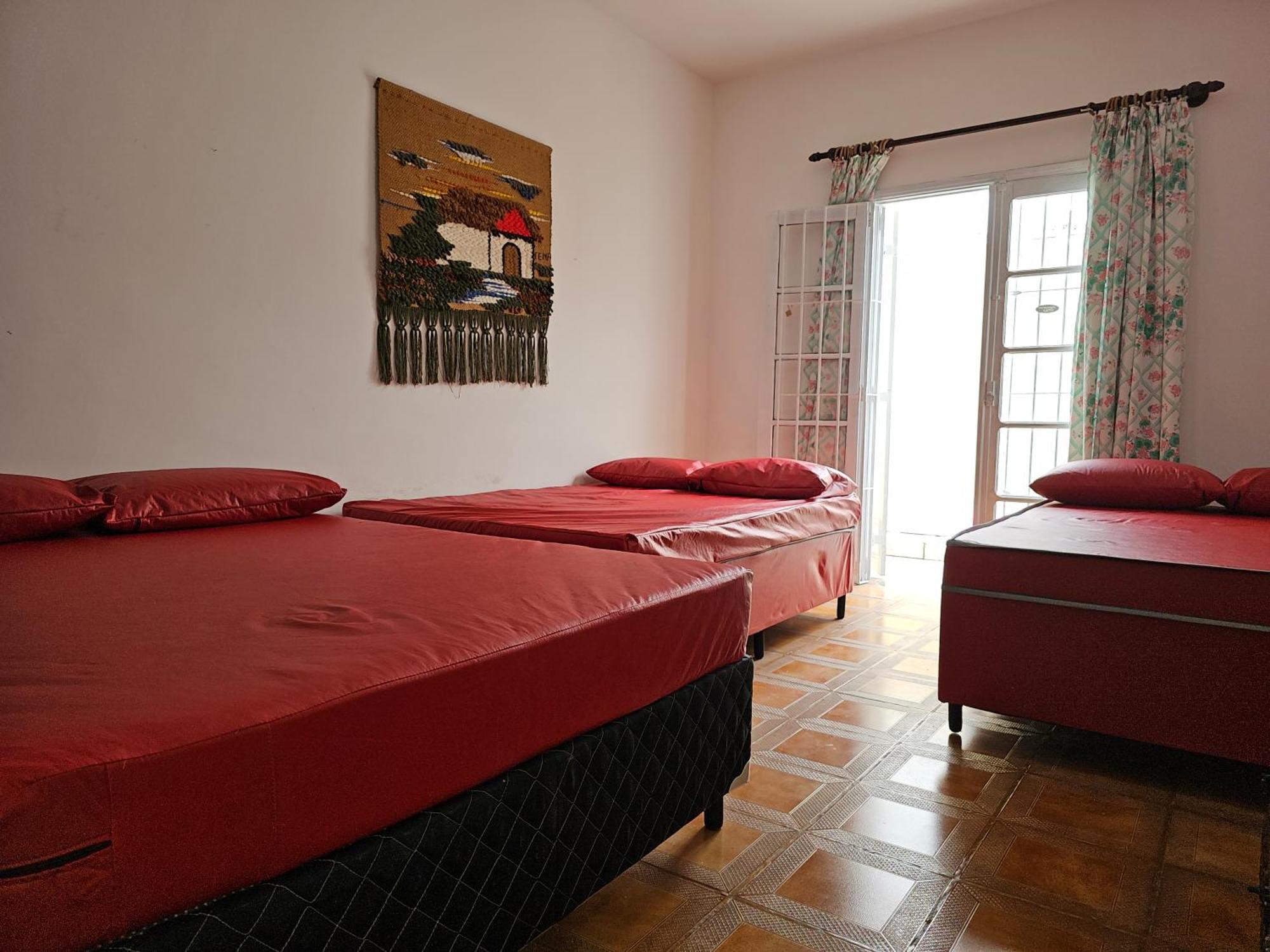 Casa Maravilhosa E Ampla Pe Na Areia Com Piscina, Area Gourmet Com Churrasqueira Em Deck Coberto Frente A Piscina, 4 Quartos Confortaveis E Espacosos, Sendo 2 Suites, Cozinha Americana E Sala De Jantar, Ampla Garagem Para 6 Carros - Mercado Na Rua Da Praia Grande  Bagian luar foto