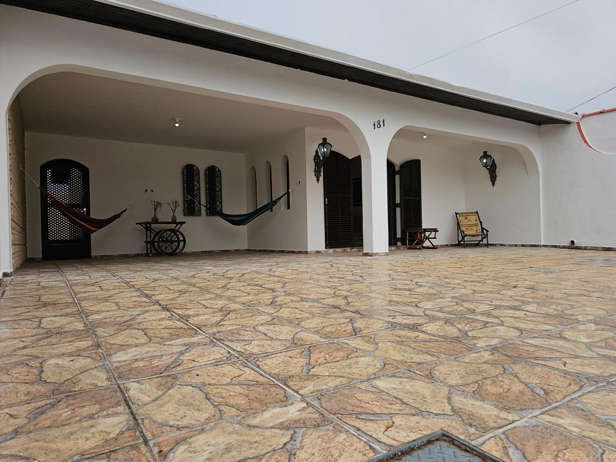 Casa Maravilhosa E Ampla Pe Na Areia Com Piscina, Area Gourmet Com Churrasqueira Em Deck Coberto Frente A Piscina, 4 Quartos Confortaveis E Espacosos, Sendo 2 Suites, Cozinha Americana E Sala De Jantar, Ampla Garagem Para 6 Carros - Mercado Na Rua Da Praia Grande  Bagian luar foto